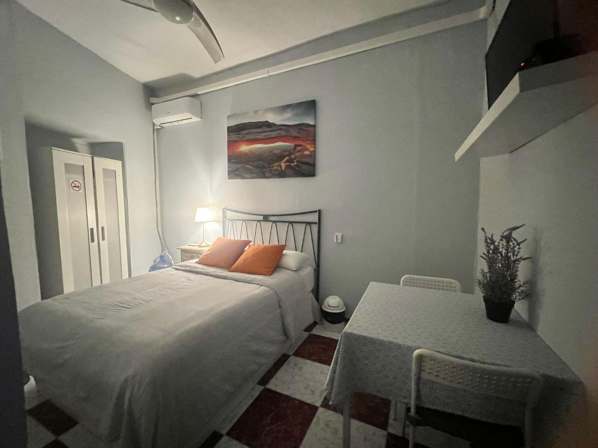 Santa Isabel Low Cost Rooms In Private House Sevilla Exteriér fotografie