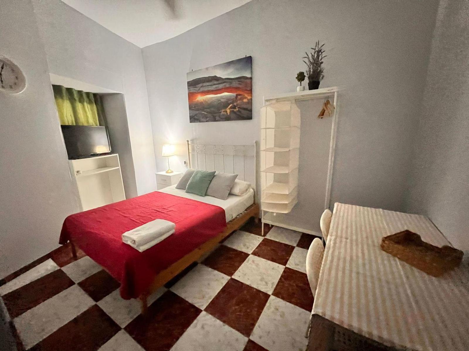 Santa Isabel Low Cost Rooms In Private House Sevilla Exteriér fotografie